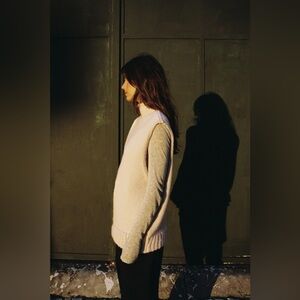 NORTHERN REFLECTIONS | Sleeveless Beige Turtleneck Sweater